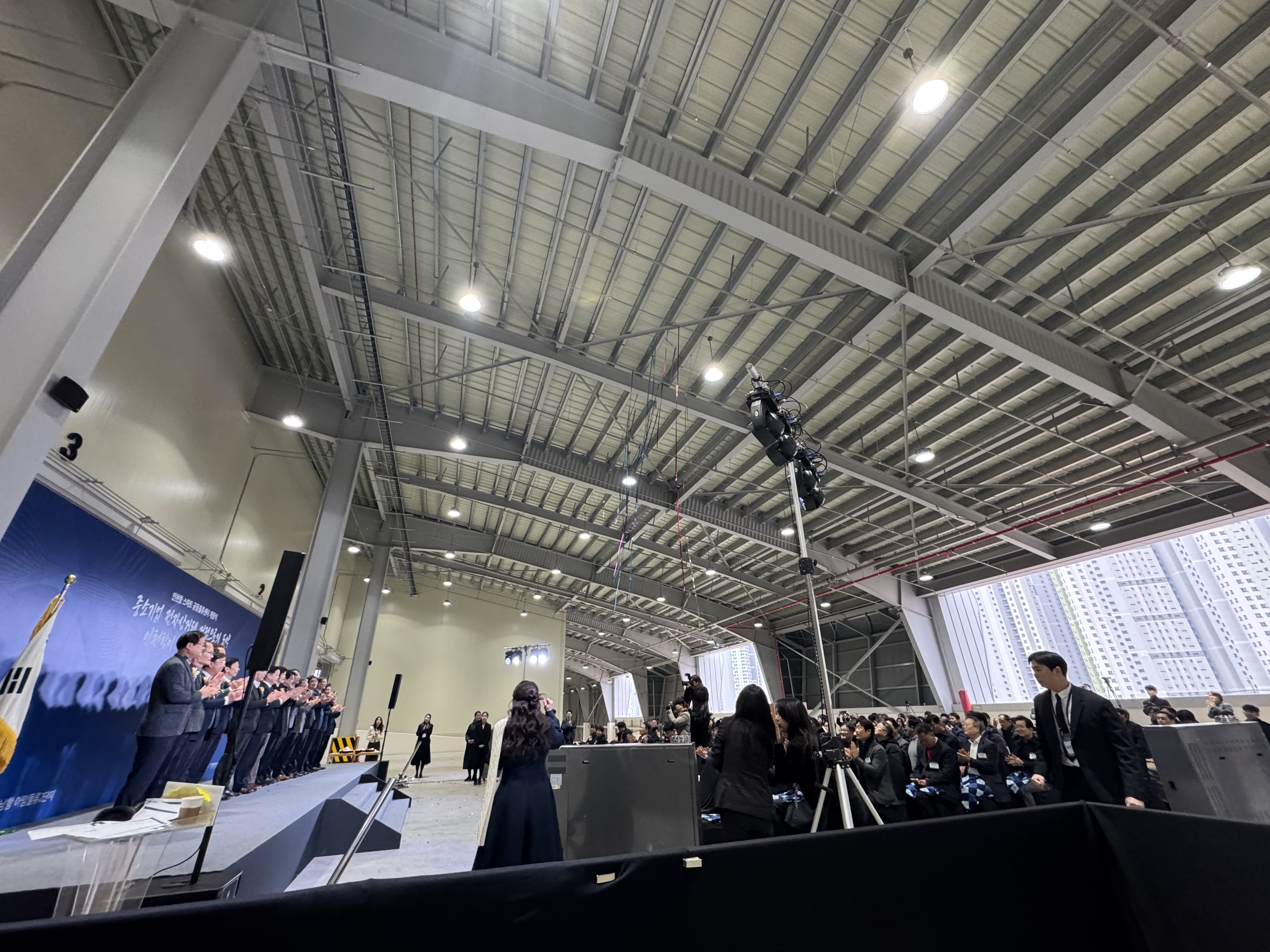 인천 글로벌 풀필먼트센터 행사 무대조명 렌탈